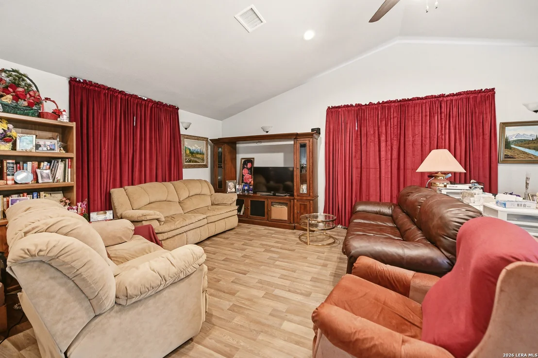 Photo of 752 Taylor Pt