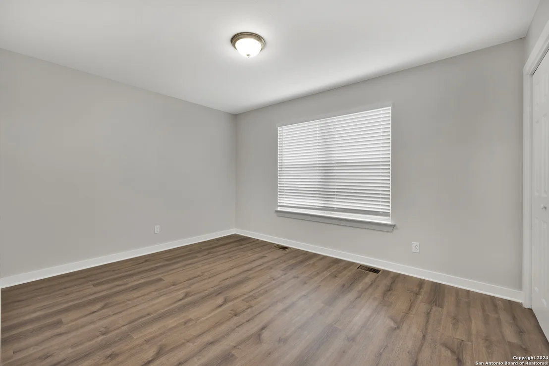 Photo of 105 BROWN SADDLE CIR