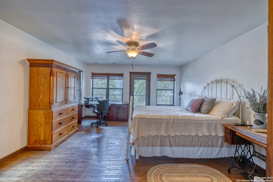 Photo of 1242 RIVER RD