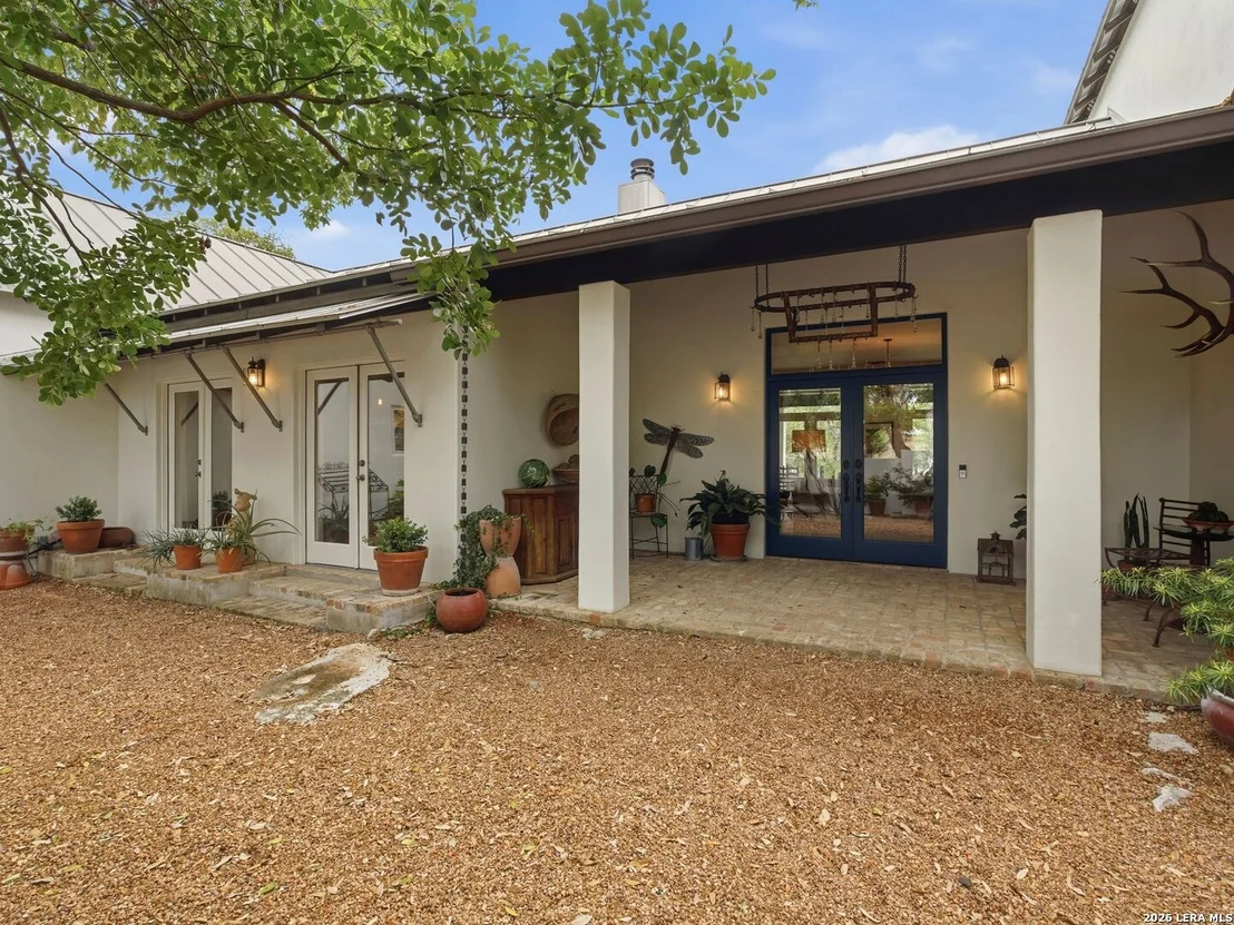 Photo of 2355 Oakland Bend