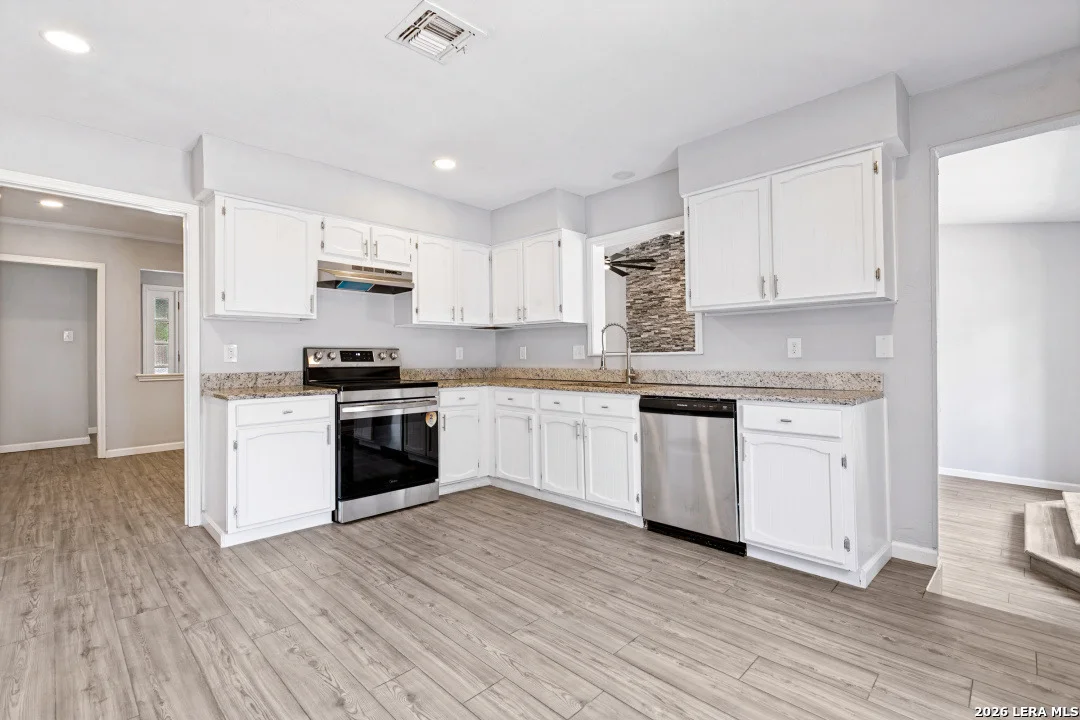 Photo of 13702 PEBBLE WALK