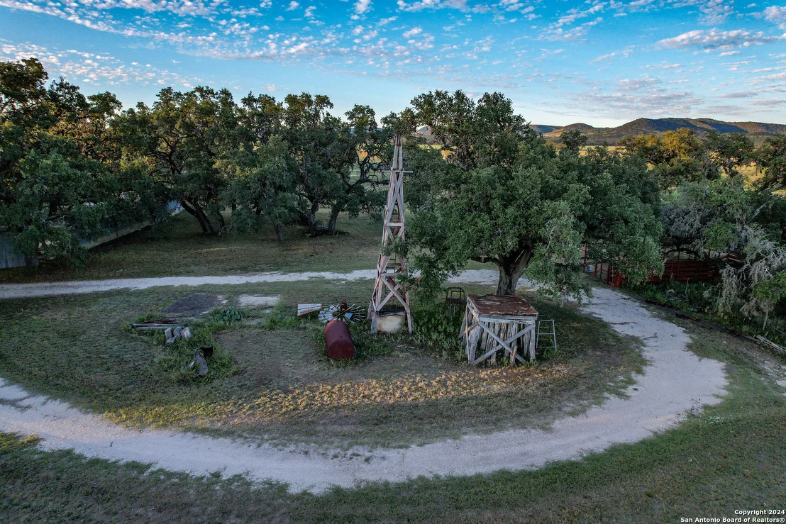 Photo of 609 B & R RD