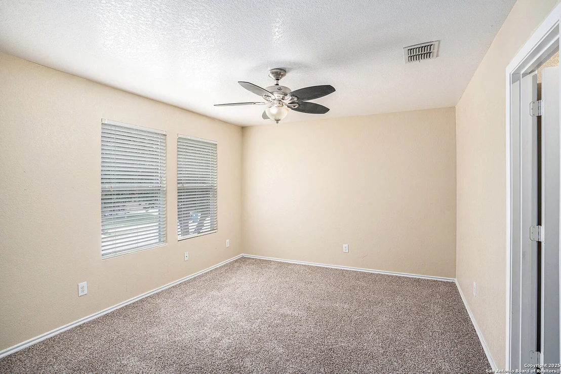 Photo of 237 Hinge Chase