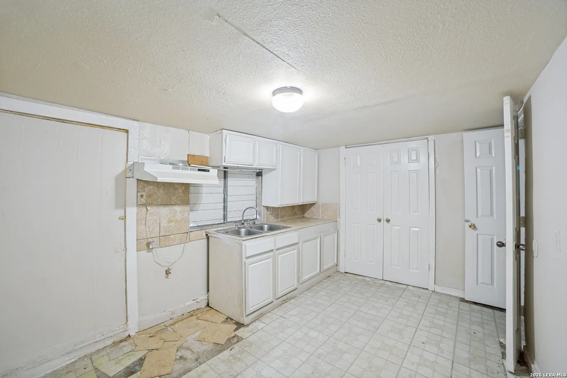 Photo of 711 John Adams