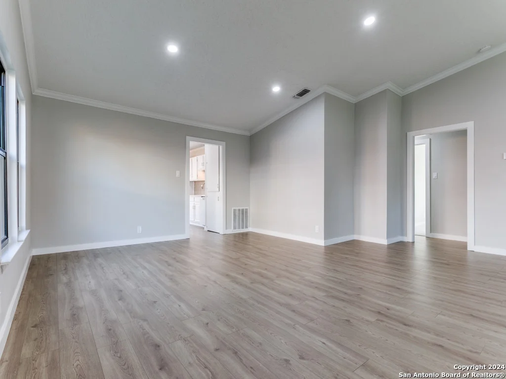 Photo of 9742 SPRUCE RIDGE DR
