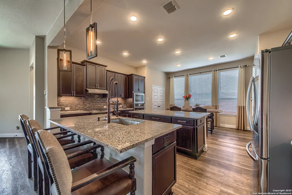 Photo of 950 Lone Cypress