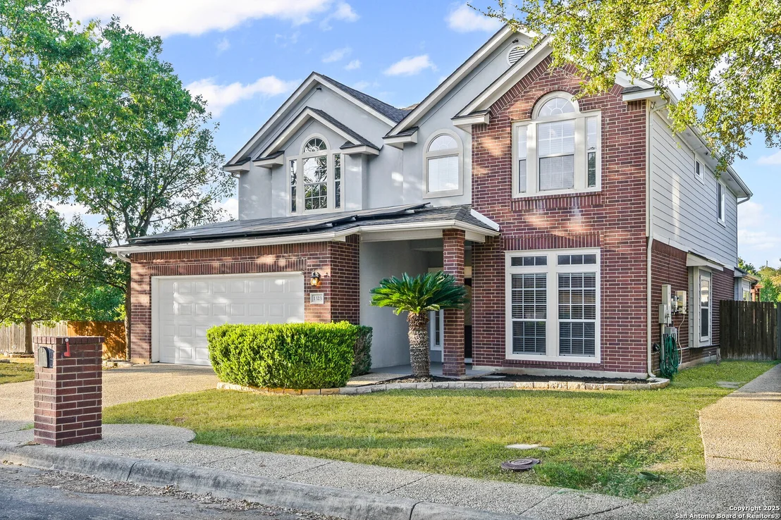 Photo of 1323 Brook Bluff