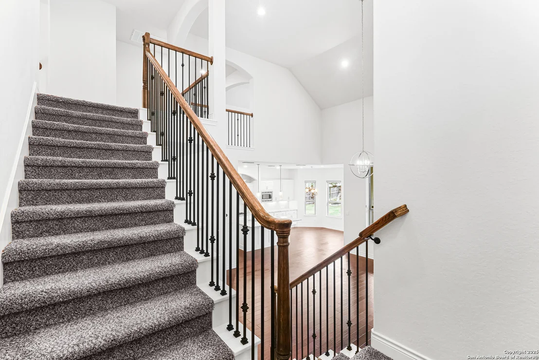 Photo of 427 Evans Oak