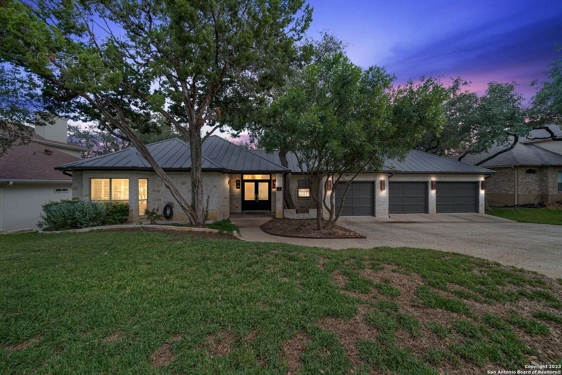 Photo of 8 Benchwood Cir