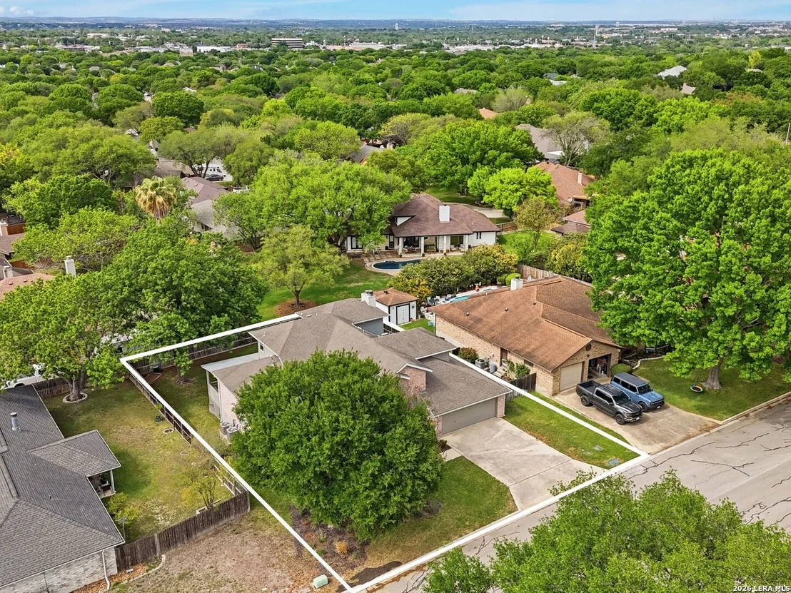 Photo of 968 Queens Dr.