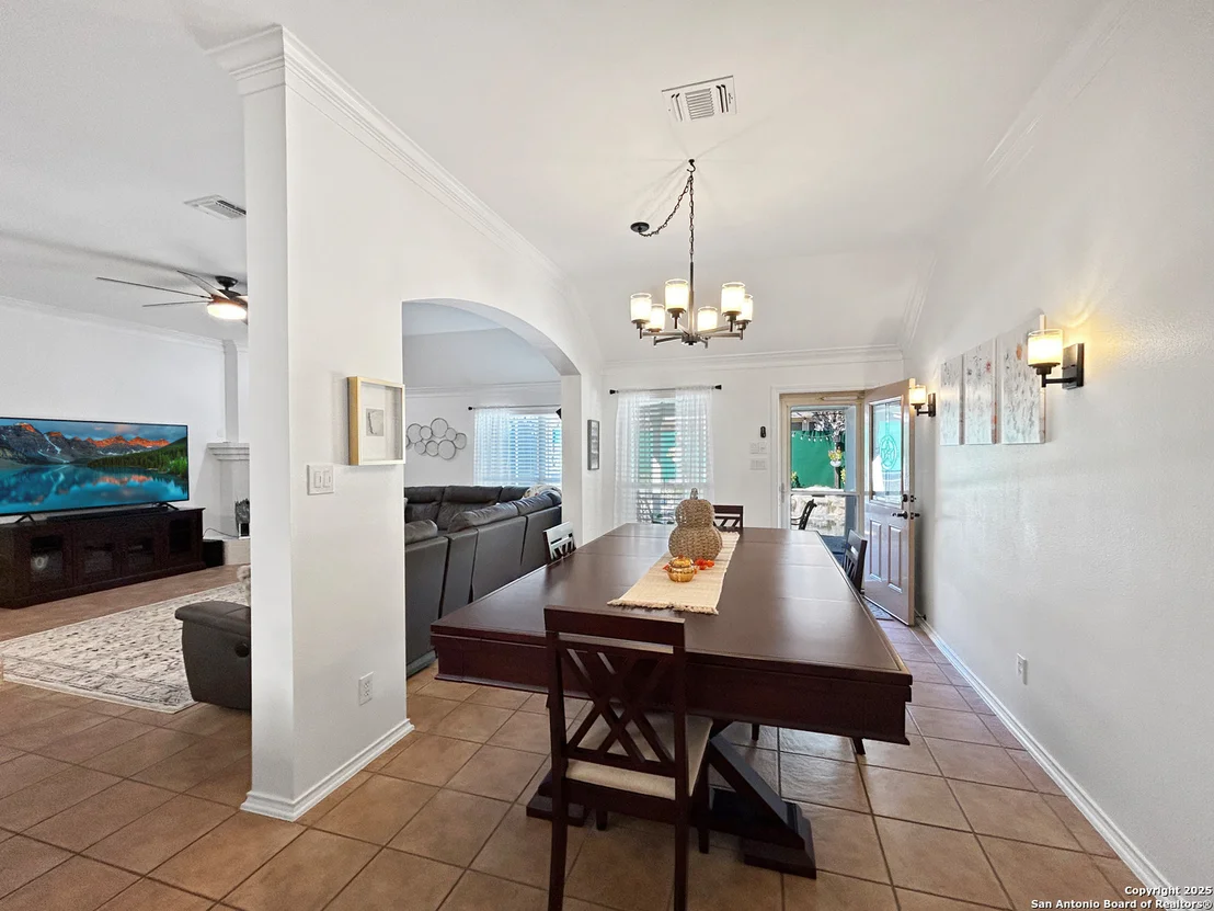 Photo of 1637 Circle Oak