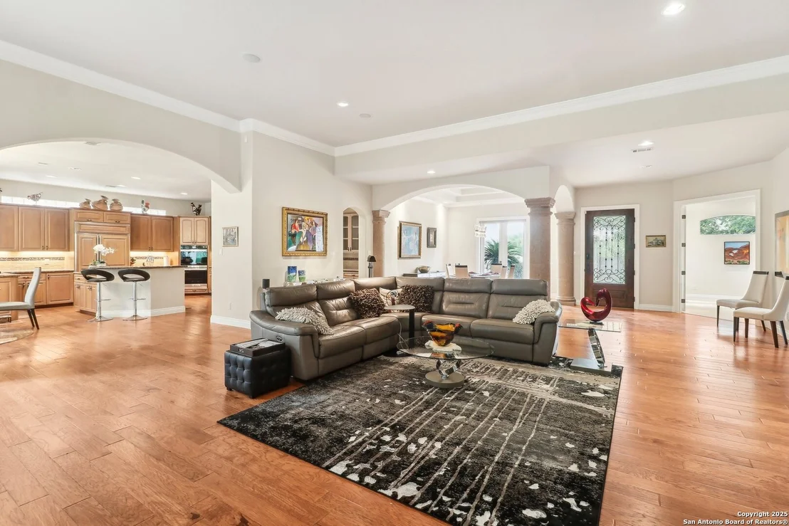 Photo of 908 La Puerta