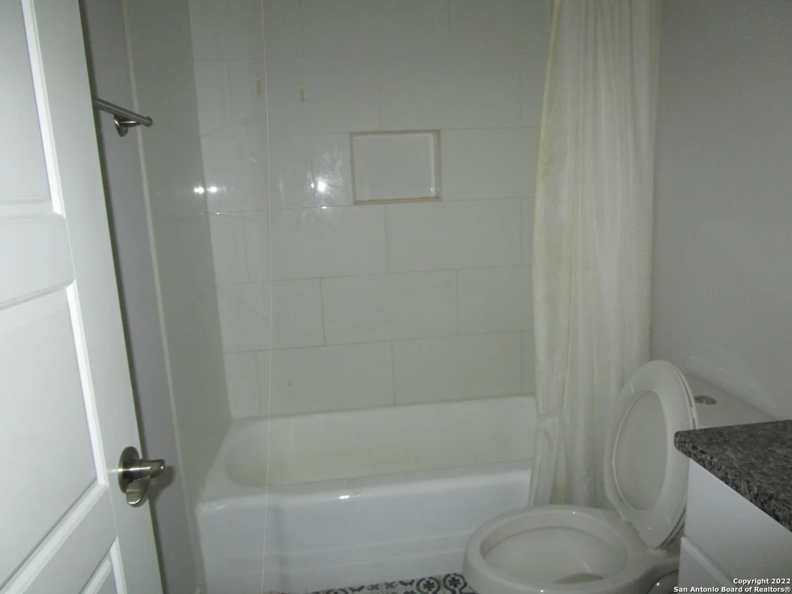 Photo of 910 REXFORD DR