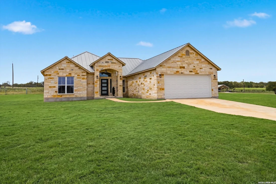 Photo of 200 Lakeview Cir