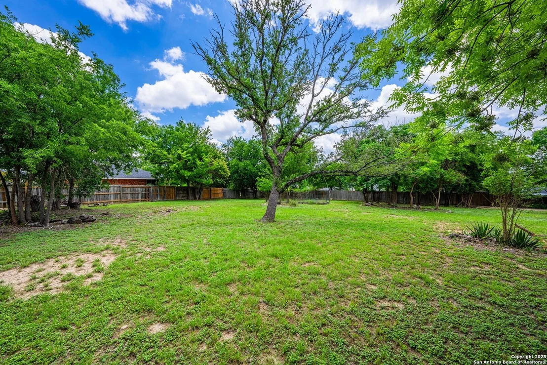 Photo of 301 Red Oak