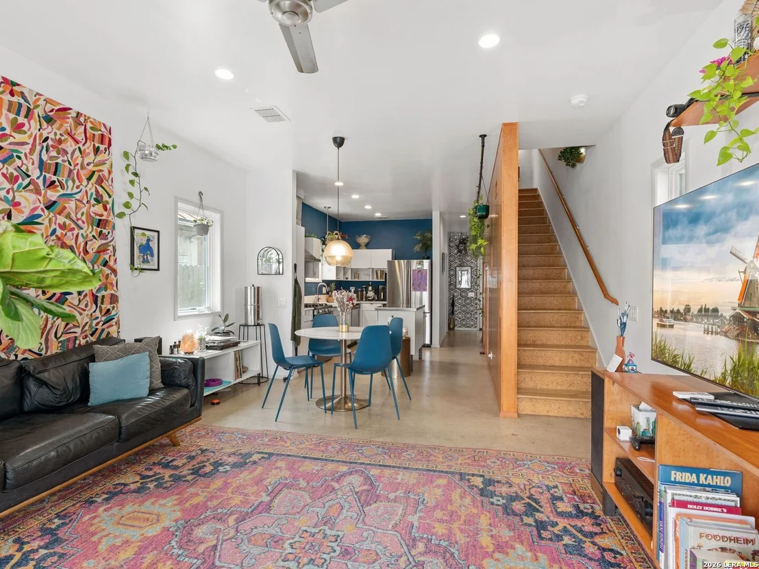 Photo of 325 LAVACA ST