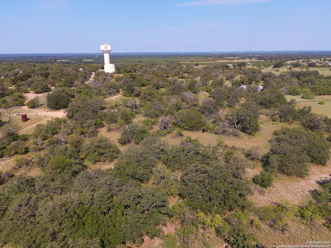 Photo of 385 Forest Oaks