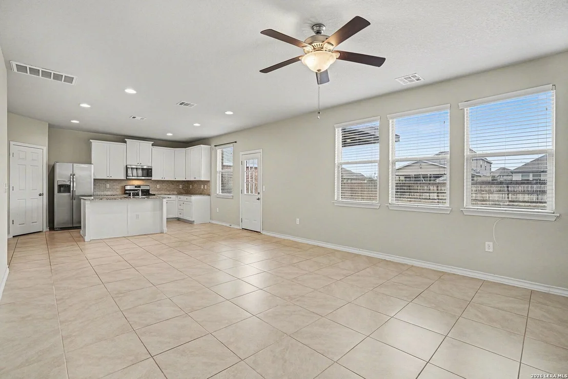 Photo of 8807 White Crown