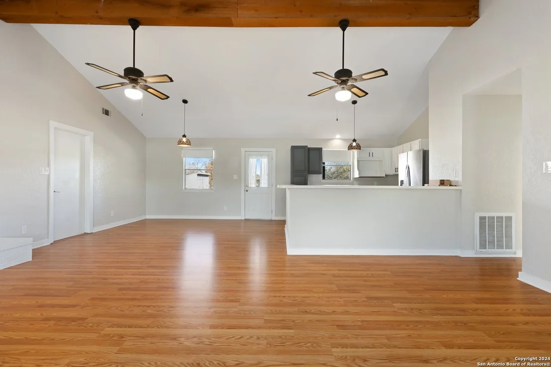 Photo of 8 ROSELAWN CIR
