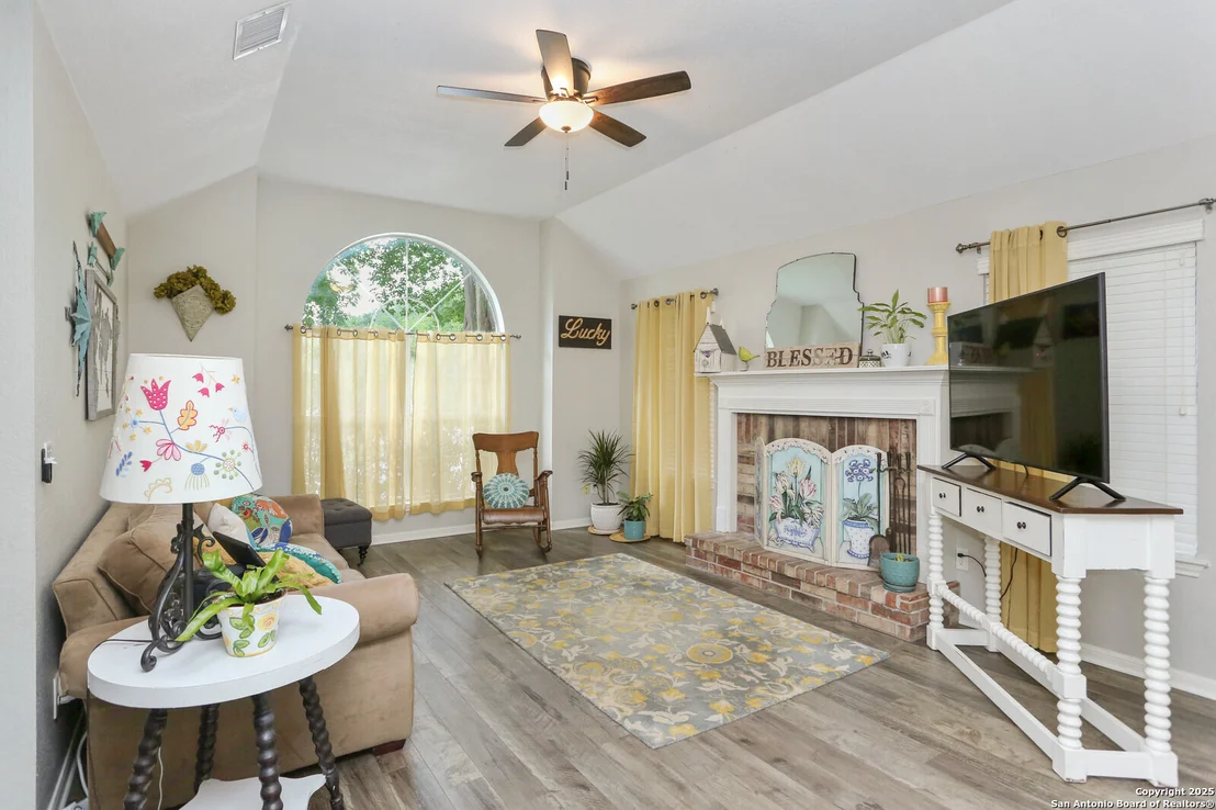 Photo of 640 Riverside