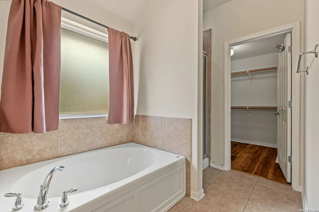 Photo of 418 Clover Ln