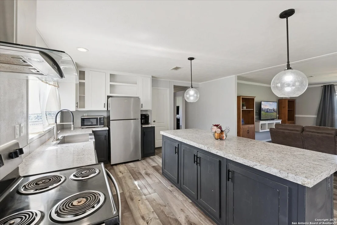Photo of 385 Forest Oaks