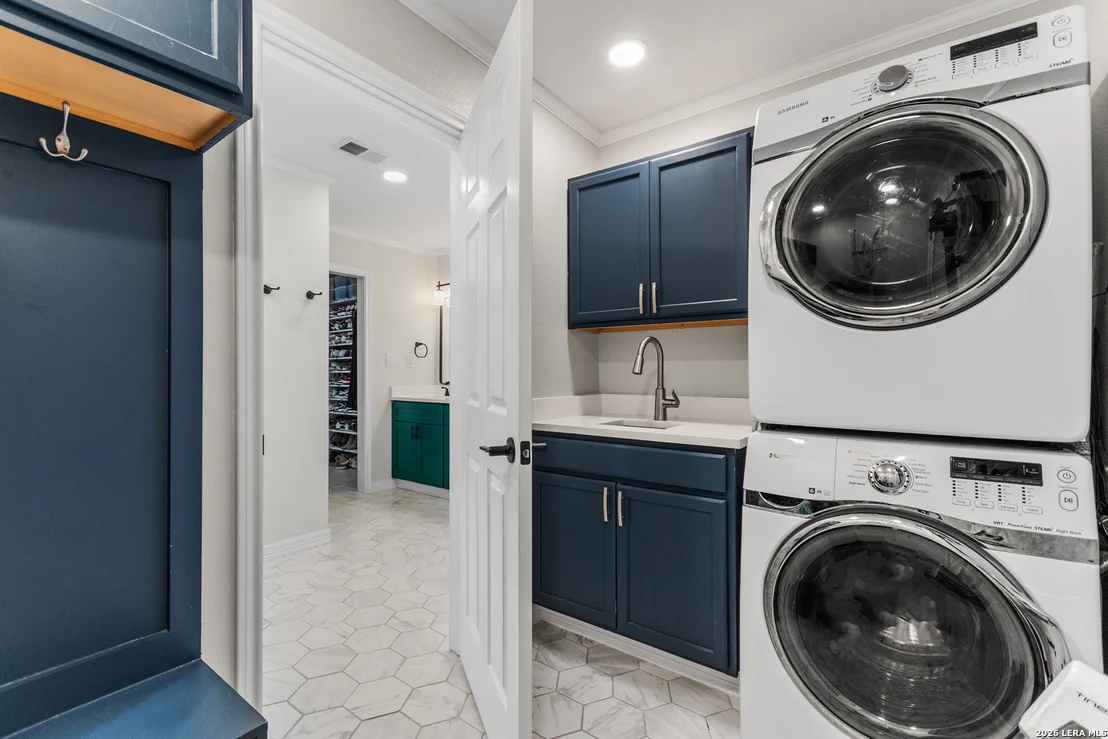 Photo of 318 BREES BLVD