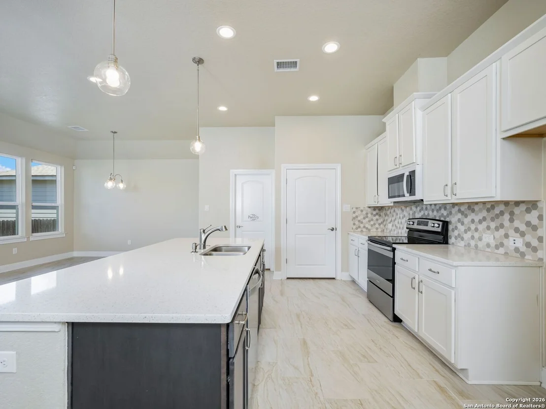 Photo of 14681 Main St