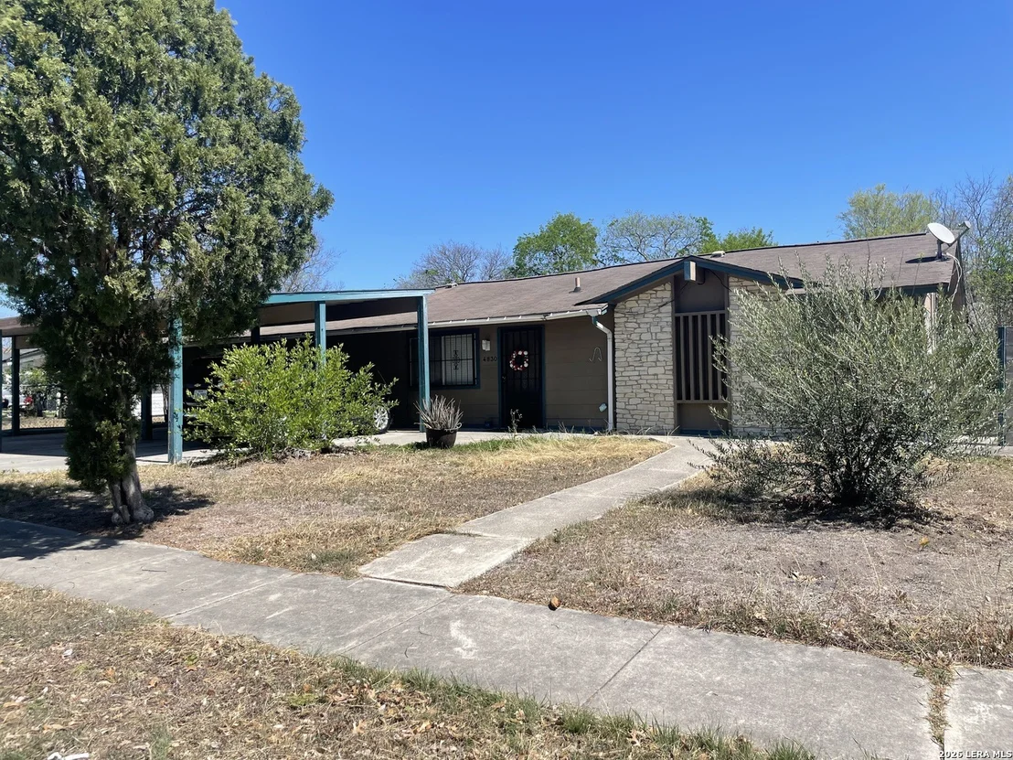 Photo of 4830 Castle Bridge