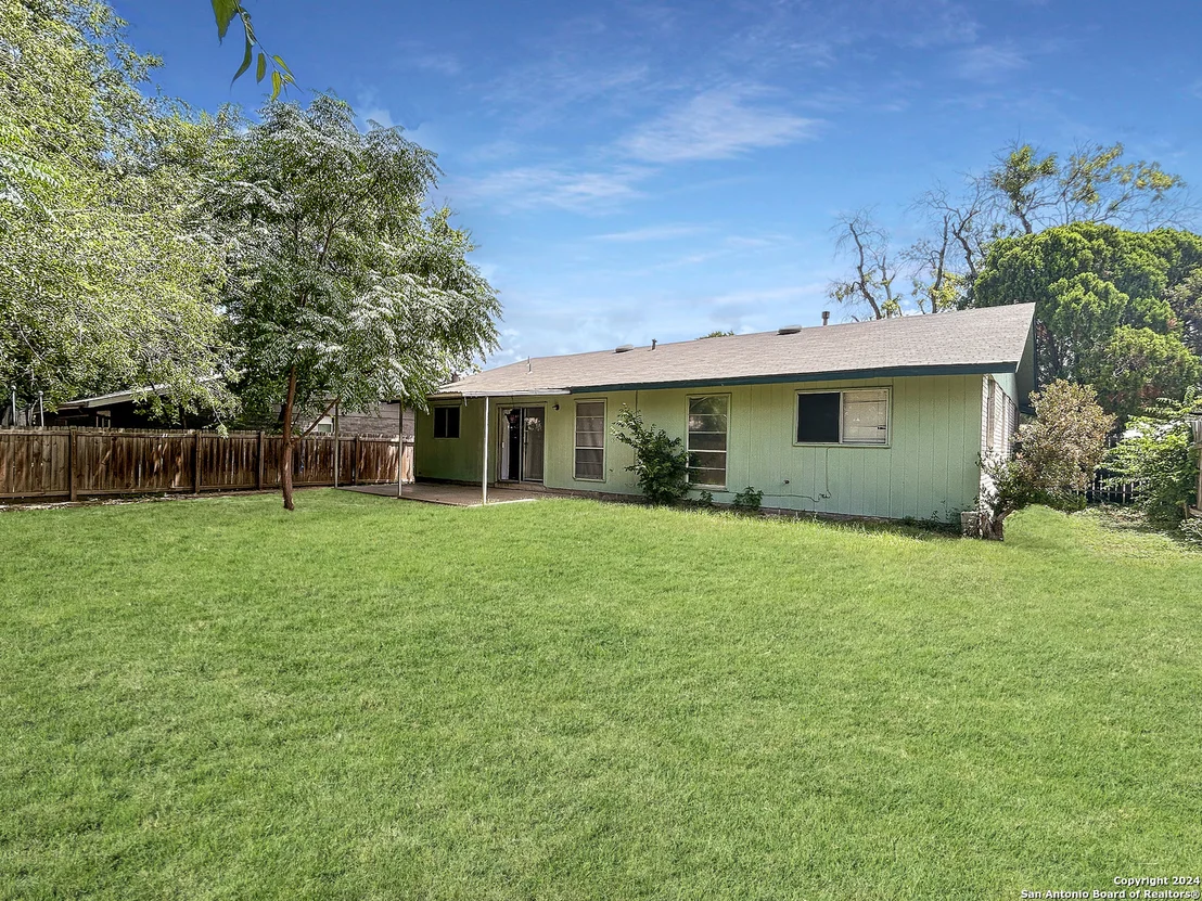 Photo of 7418 MEADOW HL