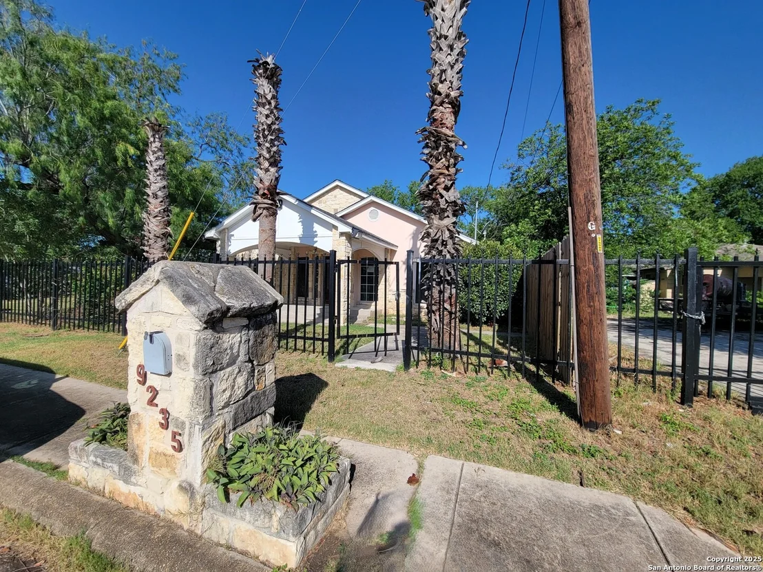 Photo of 9235 Lasswell