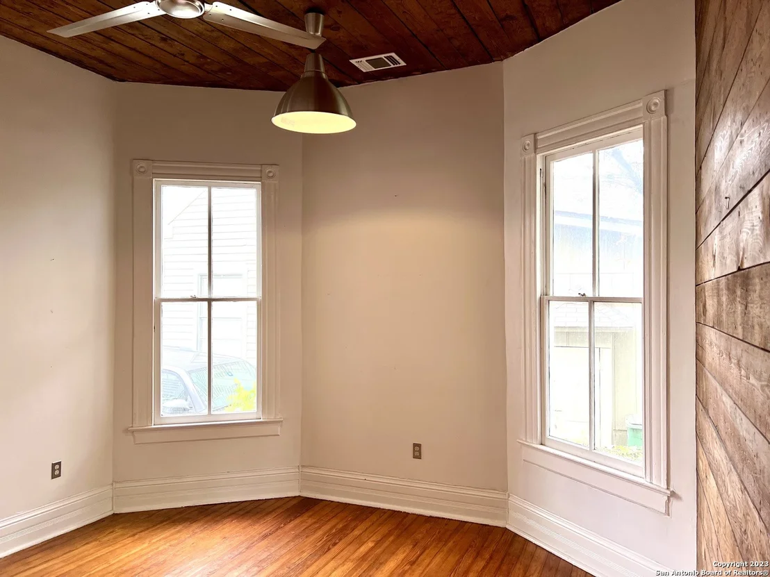 Photo of 902 N PINE ST