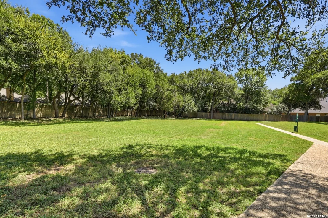 Photo of 28 COURTSIDE CIR