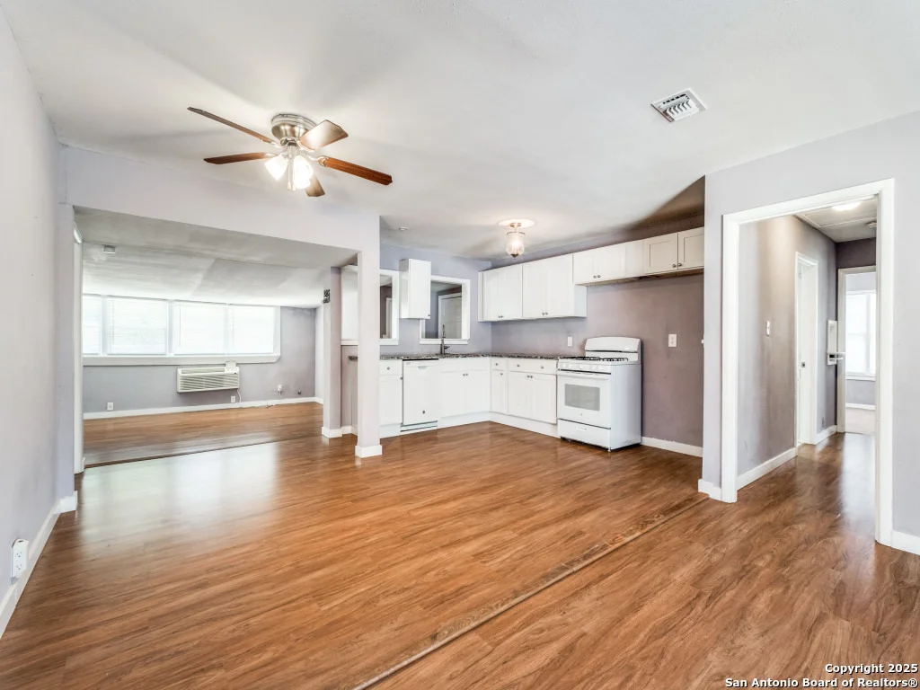 Photo of 615 Edgebrook
