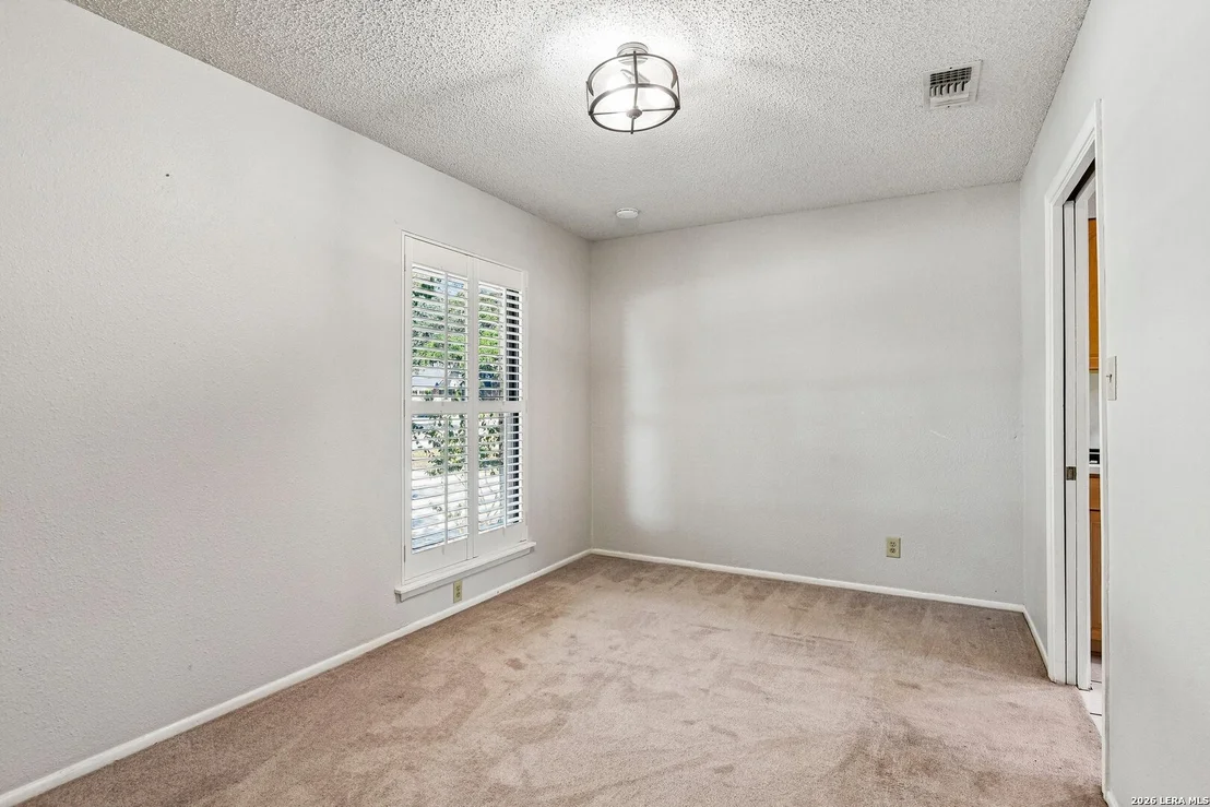 Photo of 8714 MIDCROWN DR