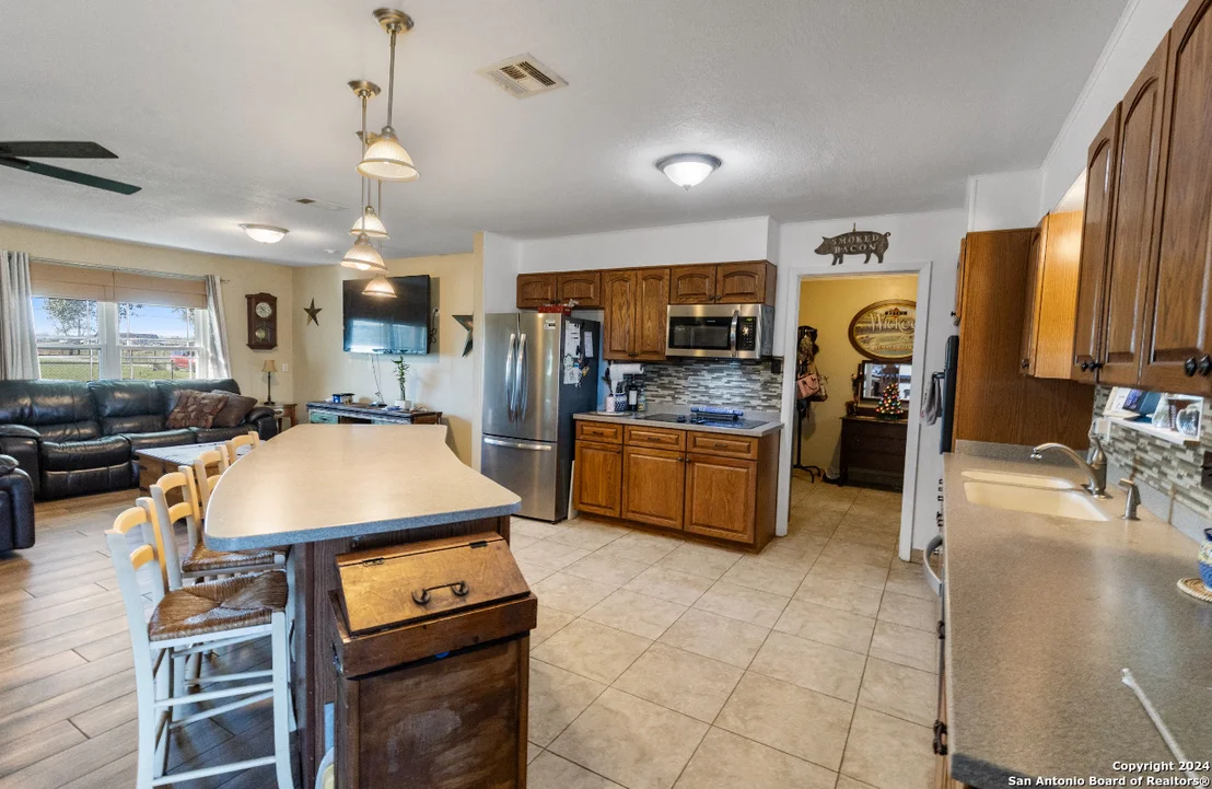Photo of 458 COUNTY ROAD 664