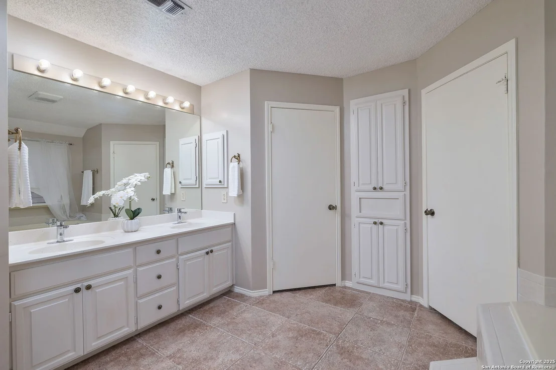 Photo of 9231 Saint Ives