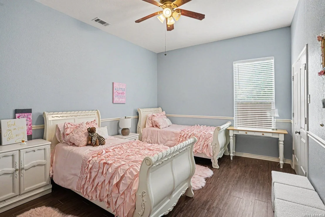 Photo of 233 MEADOWLARK LN