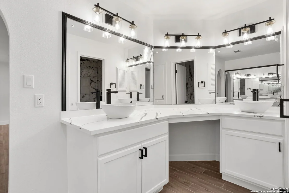 Photo of 5930 Forest Ridge