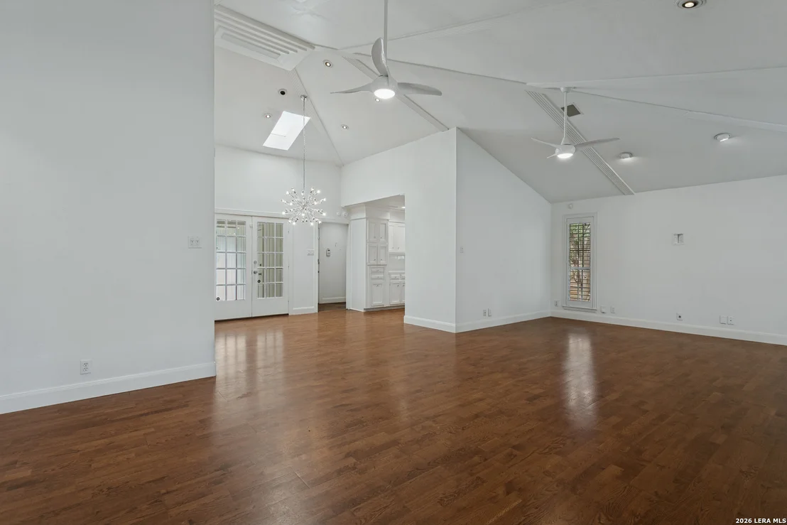 Photo of 538 OAKLEAF DR