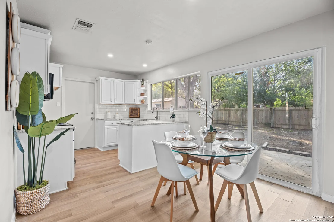 Photo of 1065 CURTISS AVE