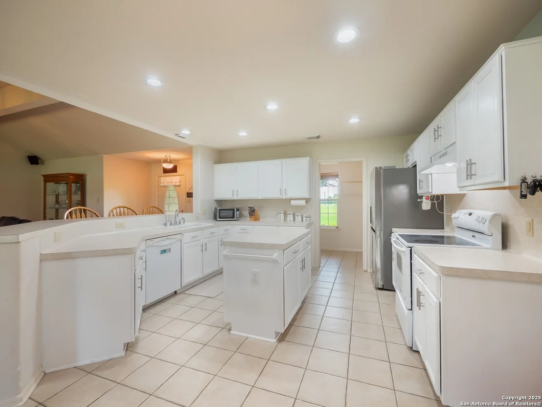 Photo of 658 Lakeview Dr