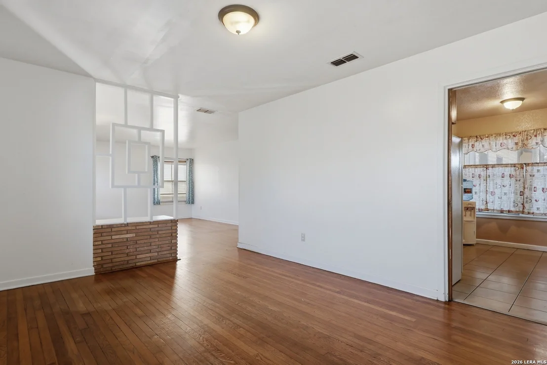 Photo of 346 NASH BLVD