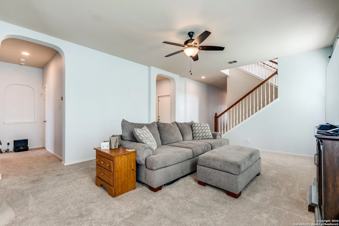Photo of 247 TUFTED CRST