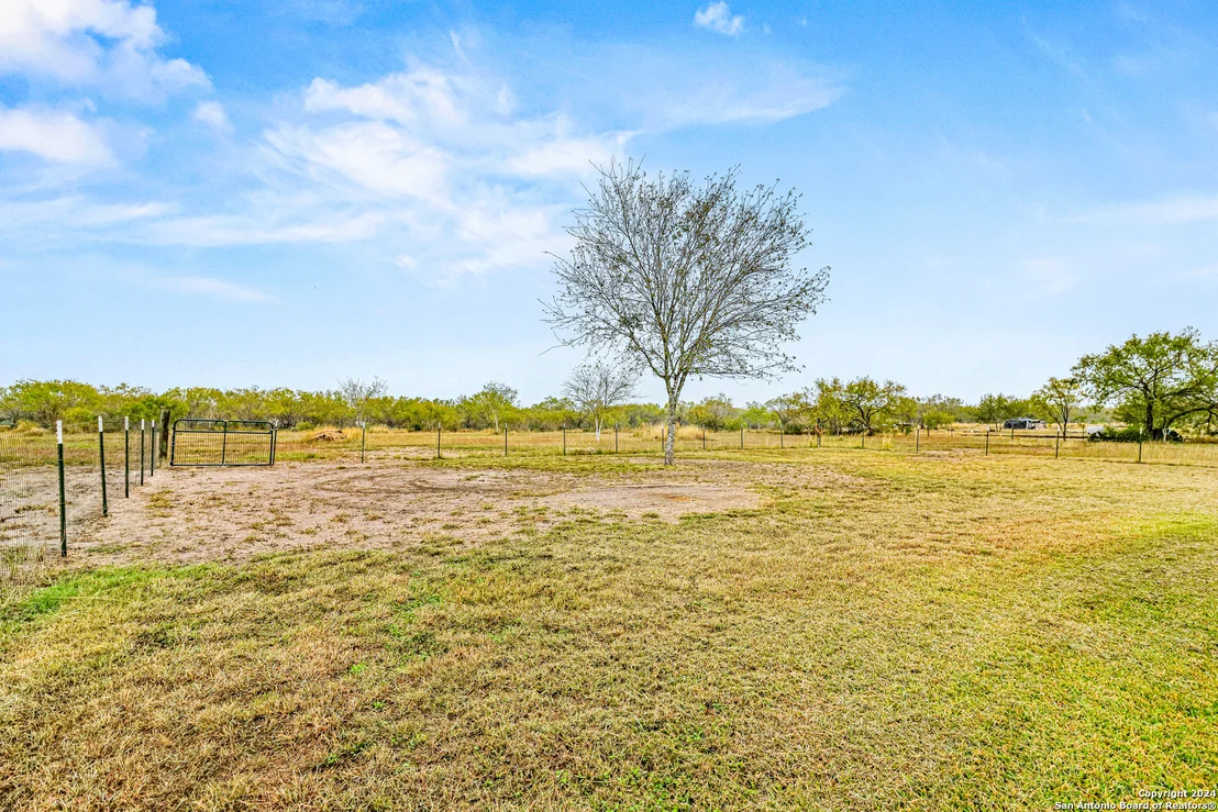 Photo of 609 Country Trail