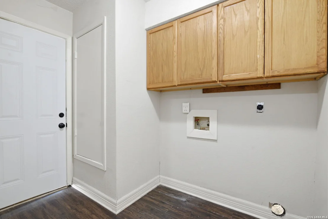 Photo of 2703 Red Tree