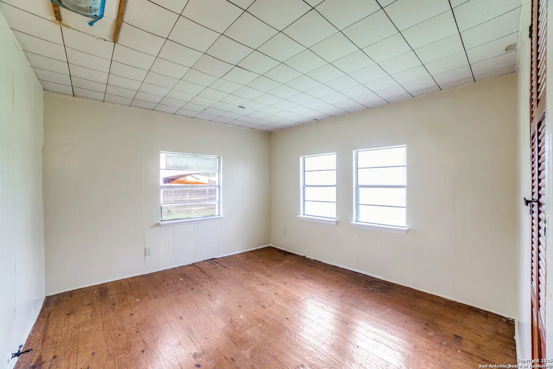 Photo of 606 W BAETZ BLVD