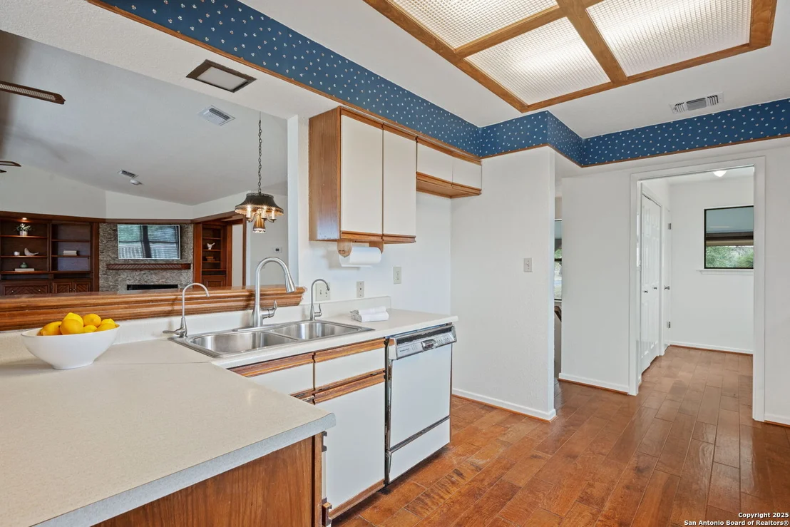 Photo of 404 Lake Side Circle