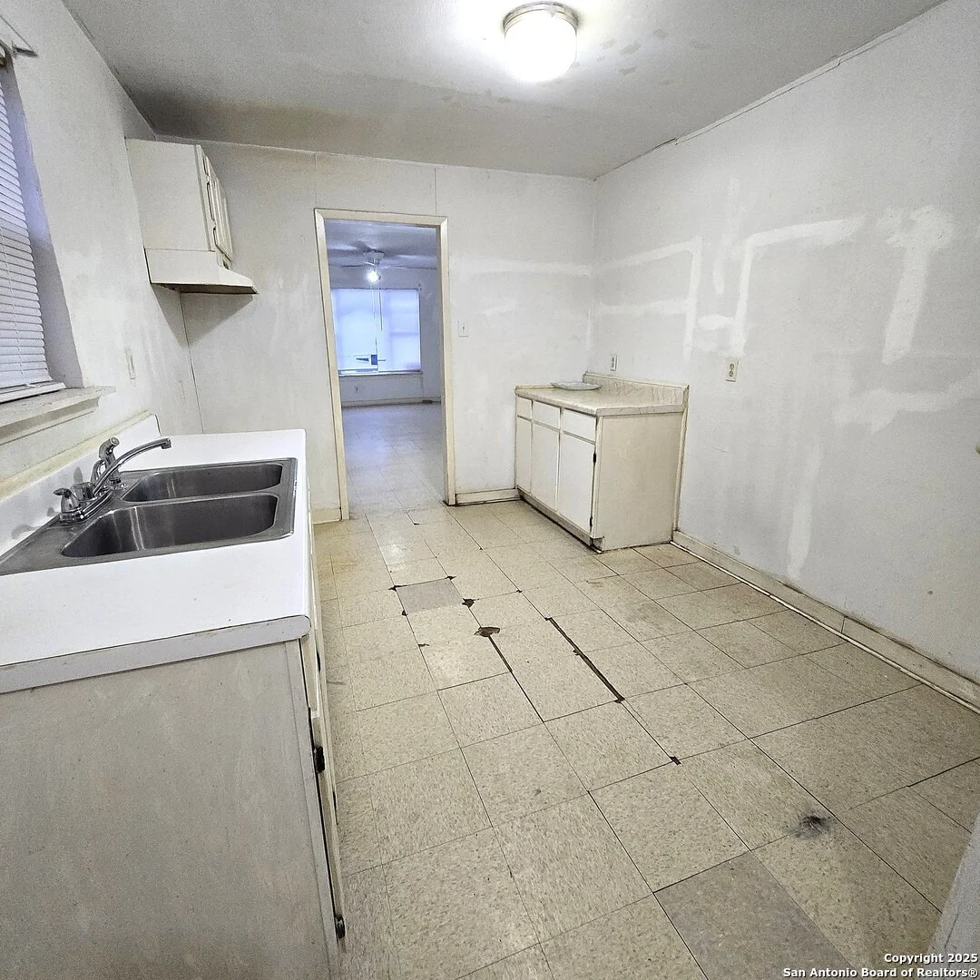 Photo of 4722 Lark