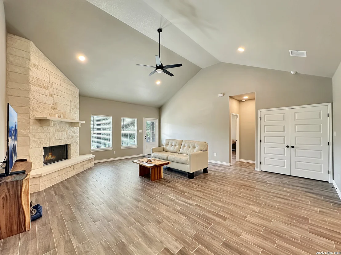 Photo of 197 SPRING MOUNTAIN DR